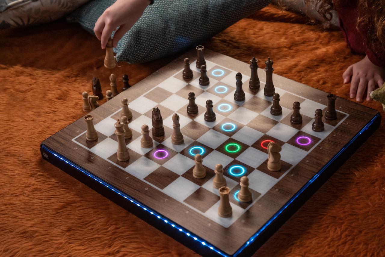 GoChess brings online opponents’ moves to a robotic chessboard